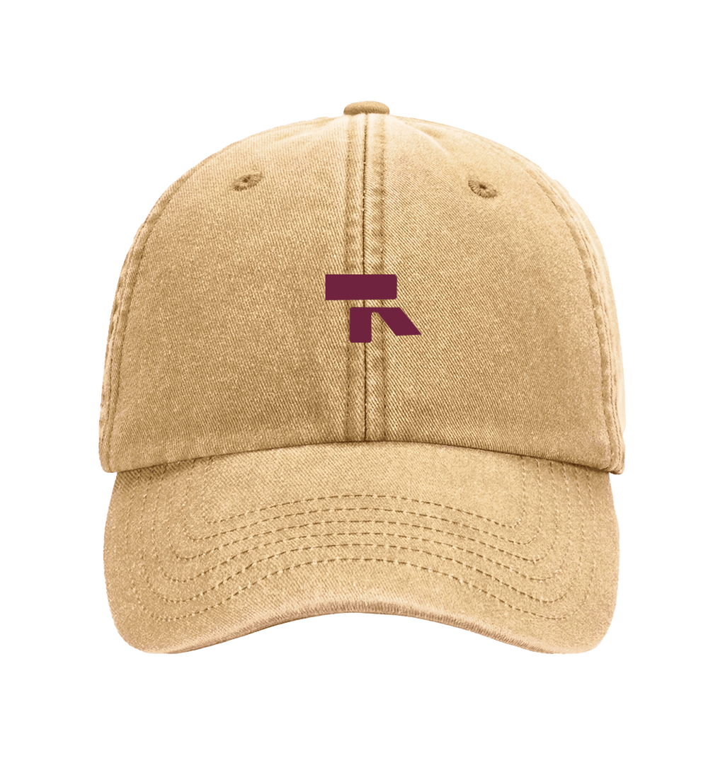 RT cap Vintage Mustard met bordeaux logo, voorkant